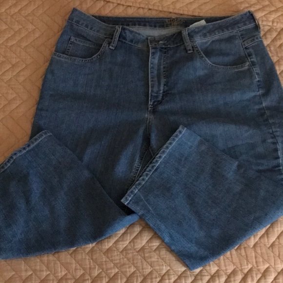 Lee Denim - Riders by Lee Blue Capri jeans. Size 14 medium